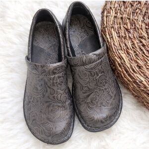 B.O.C by Born | Gray Floral Embossed Clogs‎ Women’s 8.5
